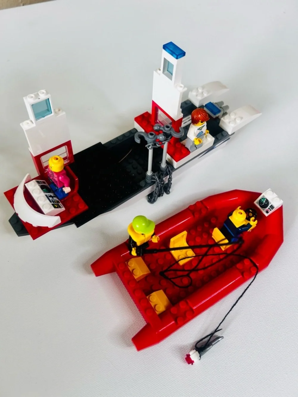 LEGO City Life Boat and Friends Fishing Rescue Red Boat 4 Figurines 4642